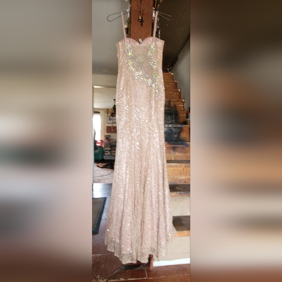 Dave & Johhny beautiful beaded long gown - Picture 2 of 6